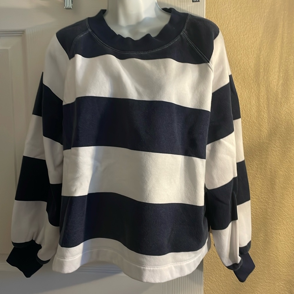 Old Navy fleece lined sweatshirt crop